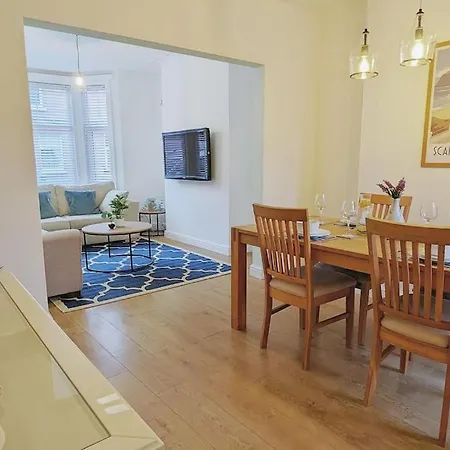 Seaside Escapes - With Relaxing Hot Tub!