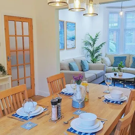 Seaside Escapes - With Relaxing Hot Tub! * Scarborough