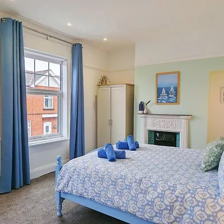 Seaside Escapes - With Relaxing Hot Tub! بيت للعطل *