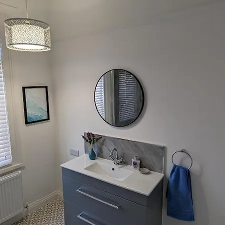 Seaside Escapes - With Relaxing Hot Tub!