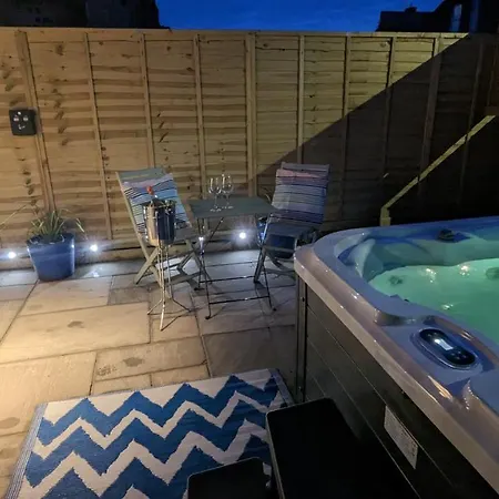 Seaside Escapes - With Relaxing Hot Tub! بيت للعطل سكرابورو