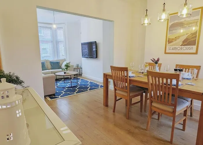 Seaside Escapes - With Relaxing Hot Tub!