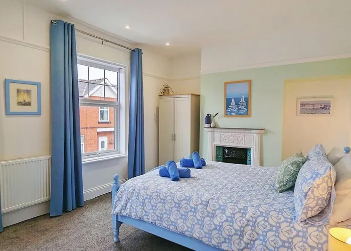 Seaside Escapes - With Relaxing Hot Tub! Nyaraló *