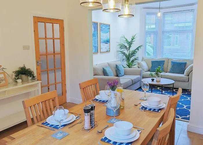 Seaside Escapes - With Relaxing Hot Tub! * Scarborough