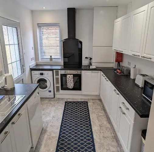 Seaside Escapes - With Relaxing Hot Tub!