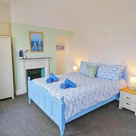 Seaside Escapes - With Relaxing Hot Tub! Holiday home Scarborough