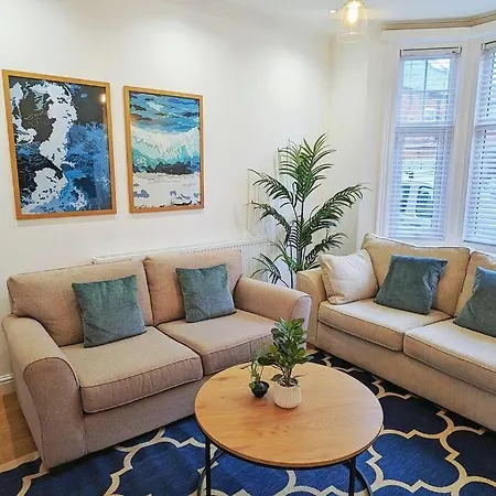 Holiday home Seaside Escapes - With Relaxing Hot Tub! *