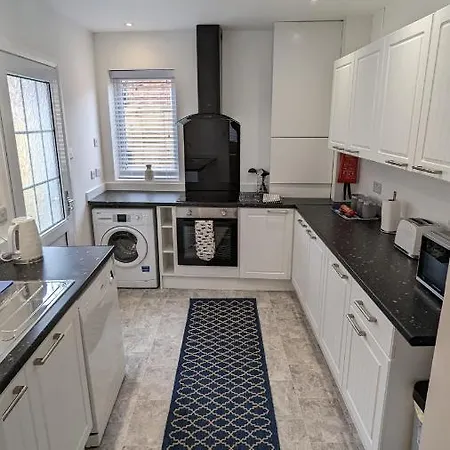 Seaside Escapes - With Relaxing Hot Tub!