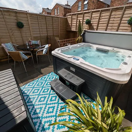 Seaside Escapes - With Relaxing Hot Tub! Holiday home Scarborough